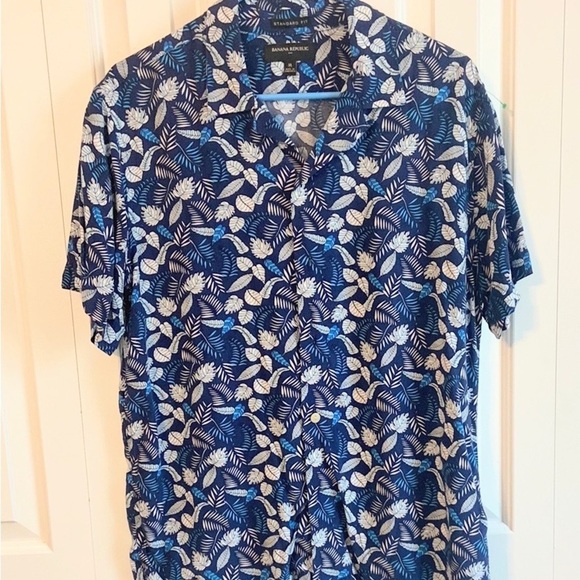 Banana Republic Other - Banana Republic Blue and White Casual Button Down Shirt